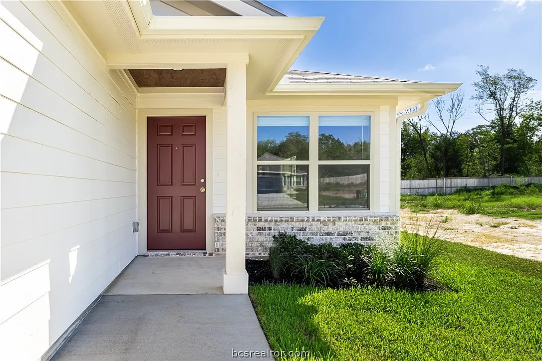 3 bed, 1115 sqft, $1,900 — Photo 4