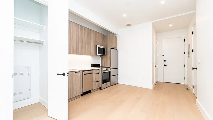 Rented by Nooklyn NYC LLC | media 18