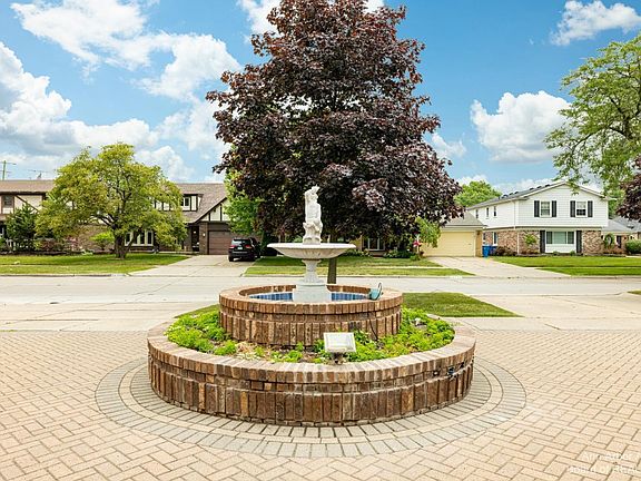 3rd image of 25755 Wilson Dr