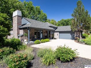 6720 Rexford Dr, Lincoln, NE 68506