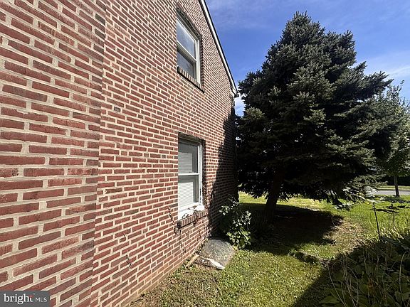 14th image of 151 Bryn Mawr Ave