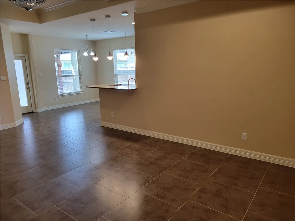 3 bed, 1543 sqft, $2,400 — Photo 3