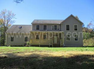 8 Whites Beach Rd, Ballston Lake, NY 12019
