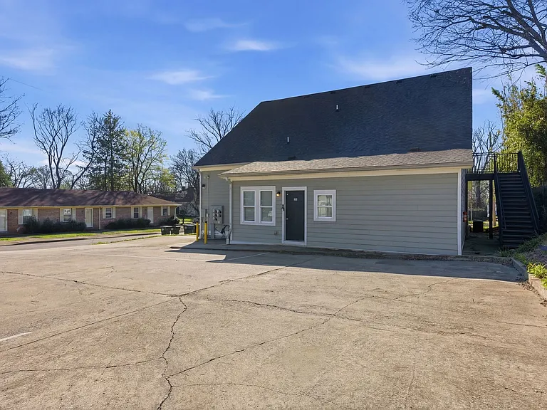 702 N Church St — Photo 37