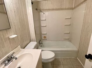 605 E Main St, Omaha, TX 75571