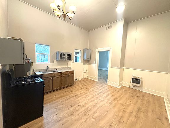 3rd image of 302 E Standifer St #503