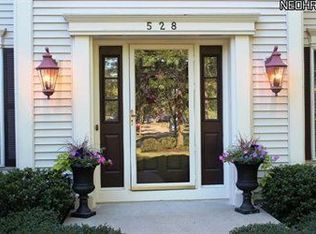 528 Chancellor Ct, Avon Lake, OH 44012