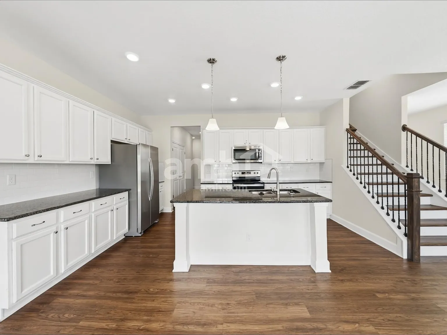 5 bed, 4.0 bath, 2675 sqft, $2,800 — Photo 4