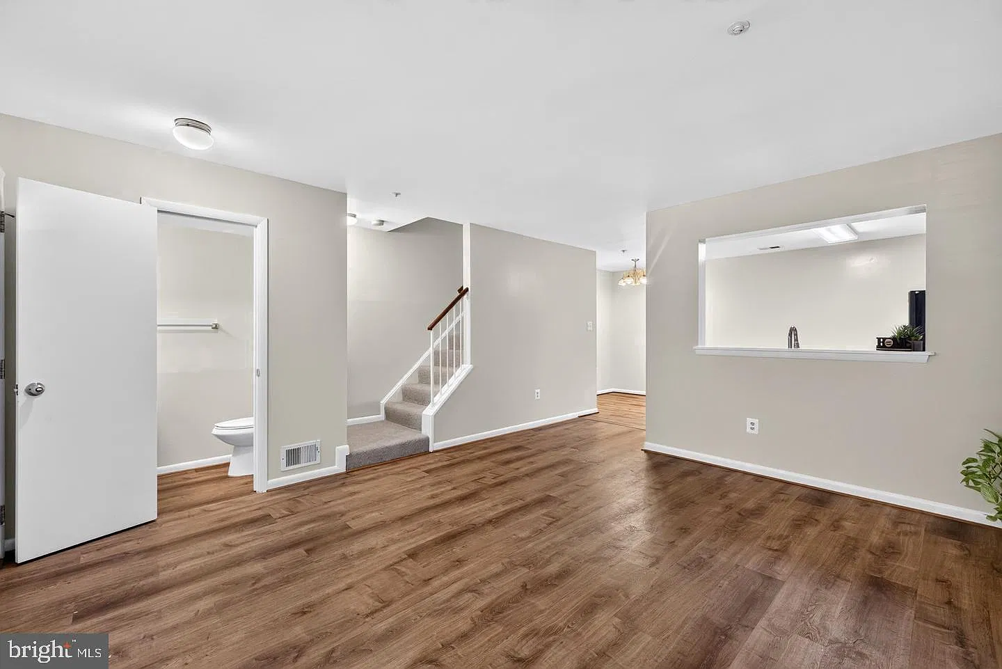 3 bed, 2.5 bath, 1377 sqft, $2,495 — Photo 3