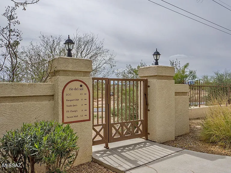 2550 E River Rd #16301 — Photo 34