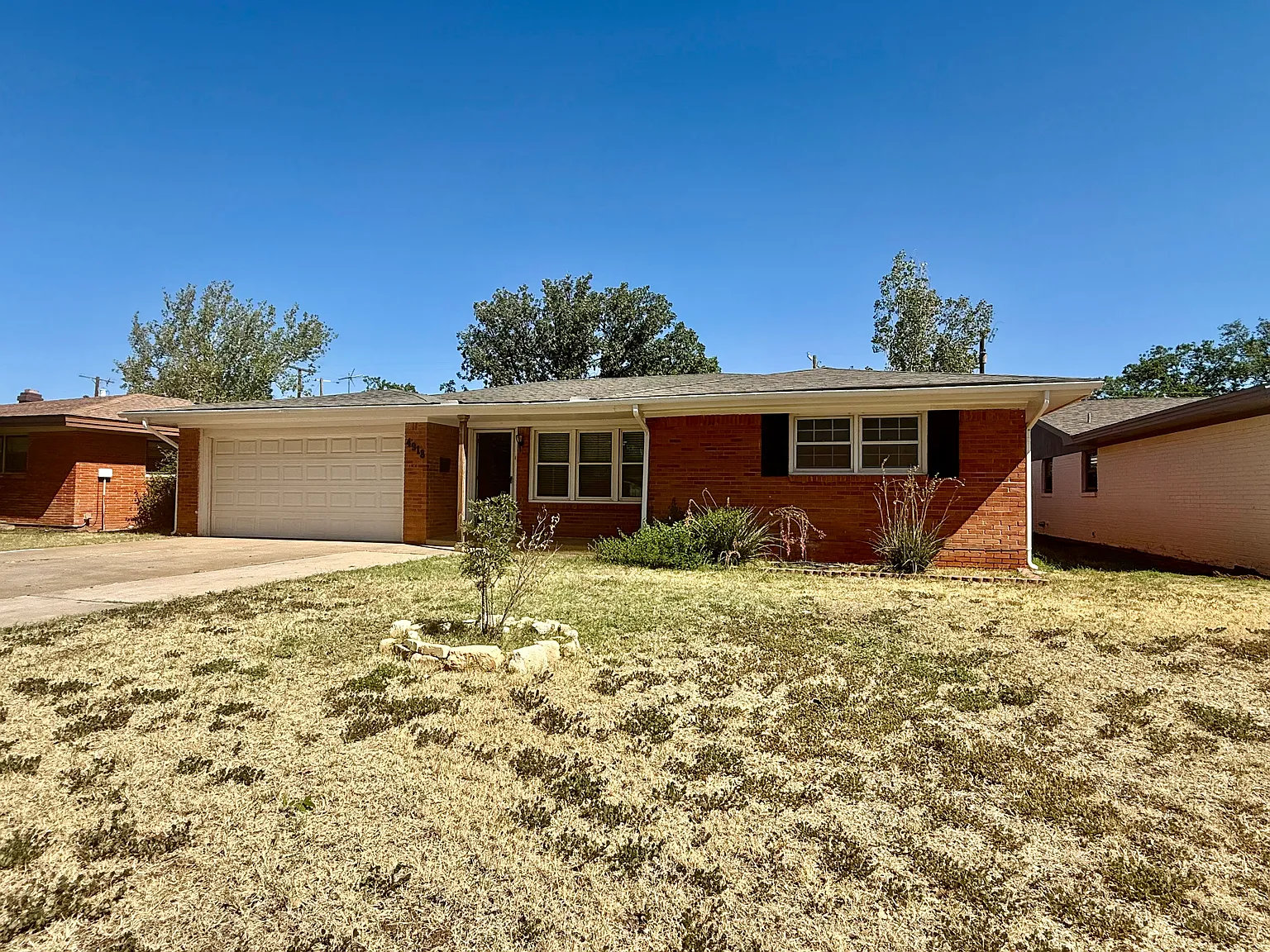 3 bed, 1882 sqft, $1,900 — Photo 1