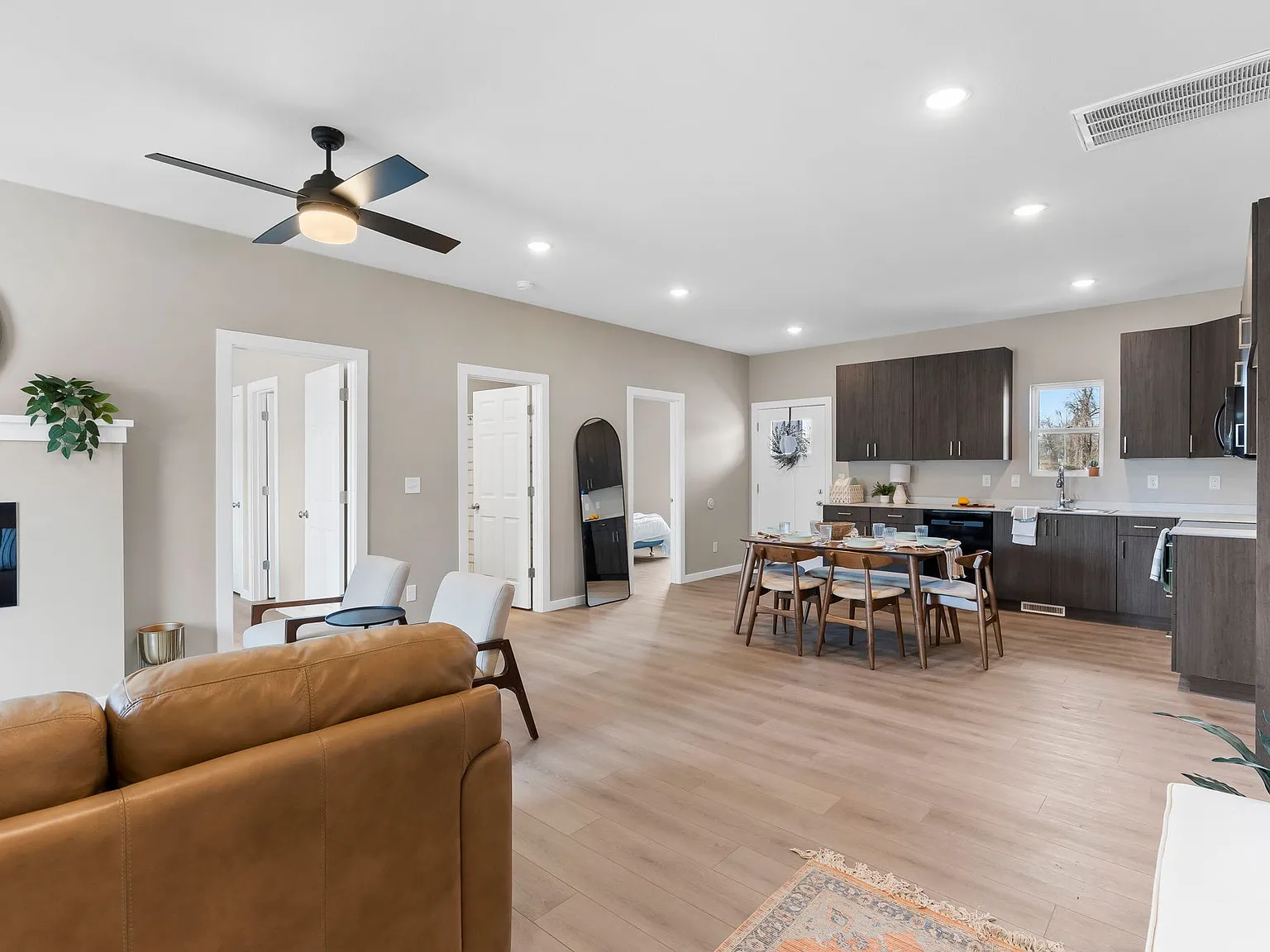 3 bed, $1,675 — Photo 2