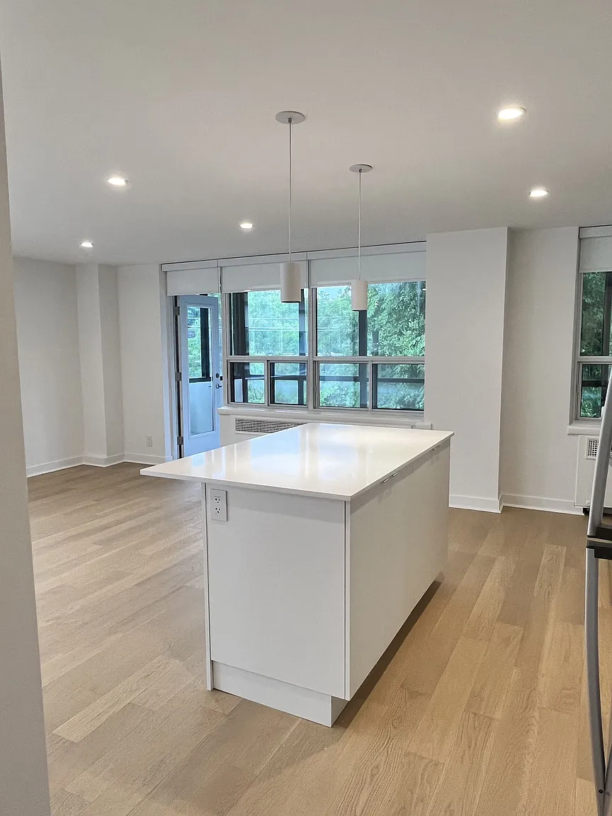 755 Avenue Rd #1407471 photo 1