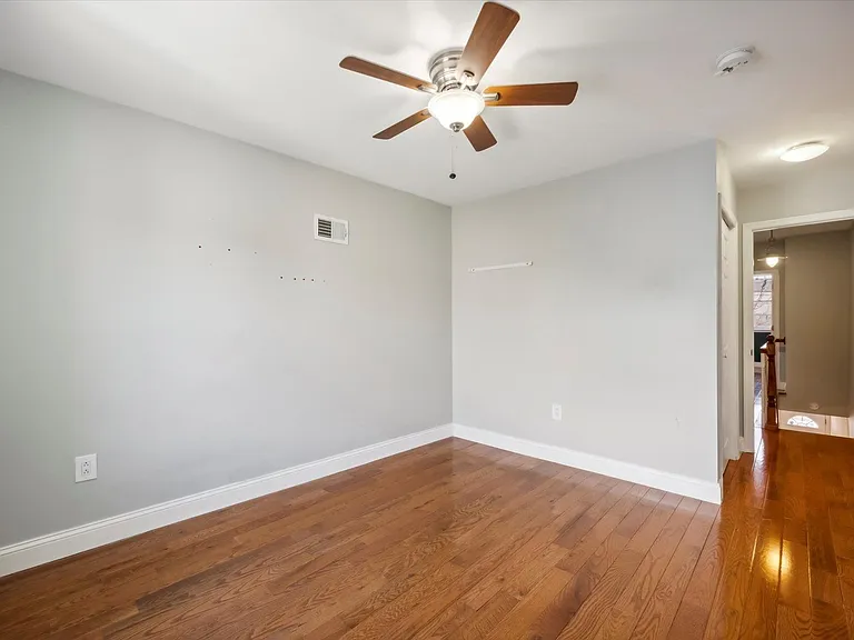 1633 S 21st St — Photo 15