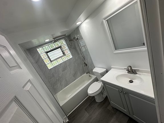 3rd image of 915 Elder Rd