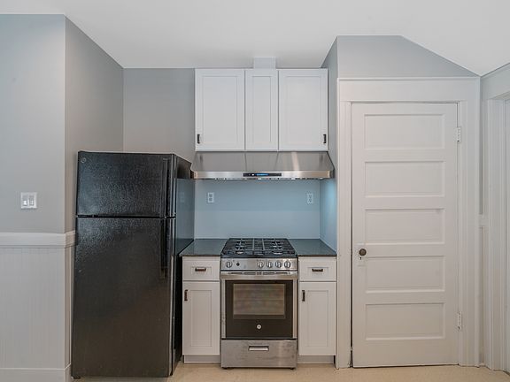 4th image of 816-818 Maryland Ave