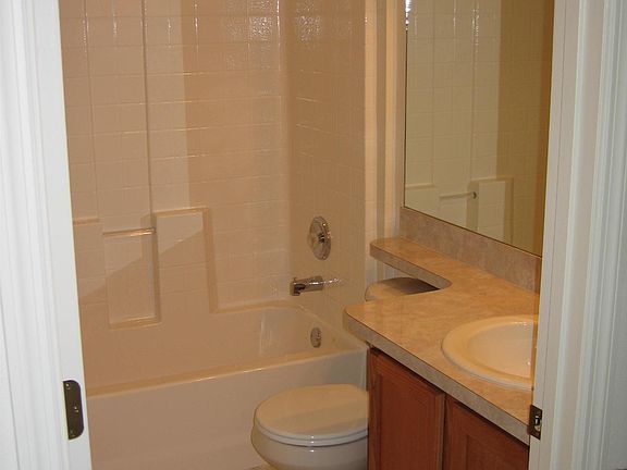5th image of 2028 Gloria Cir NE