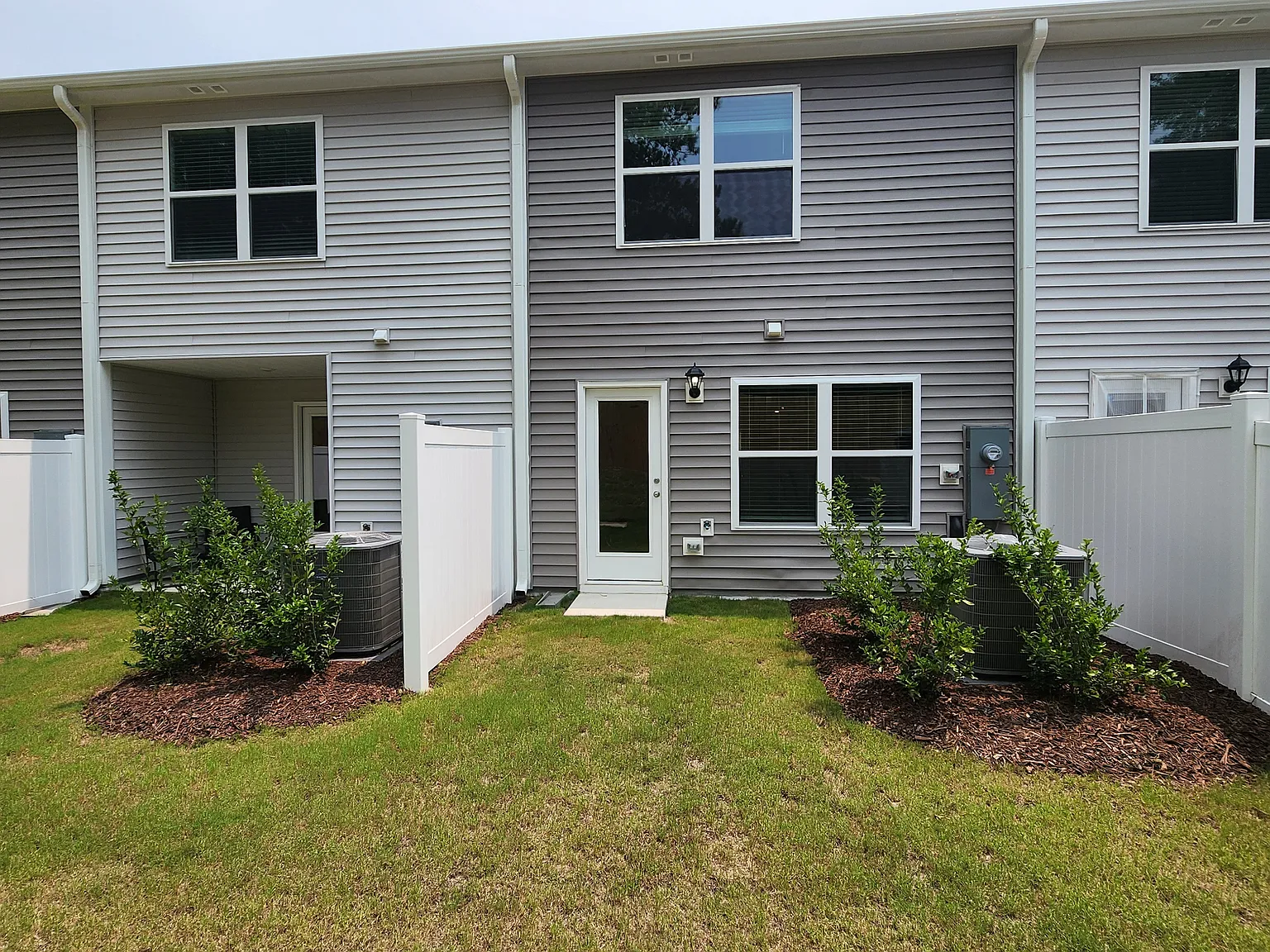 3 bed, 2.5 bath, 1562 sqft, $1,750 — Photo 4