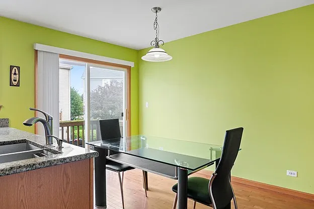 923 Emerald Dr #923 — Photo 4