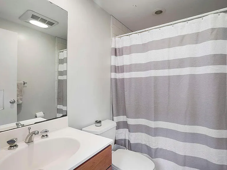 1661 Washington St #401 — Photo 19
