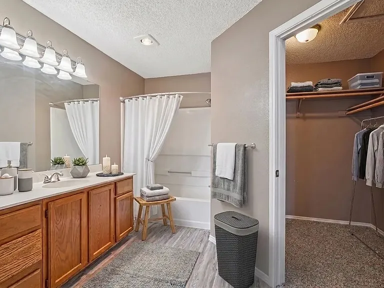 Country View Apartments — Photo 48