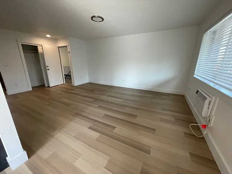 The Courtcrest Apartments — Photo 5
