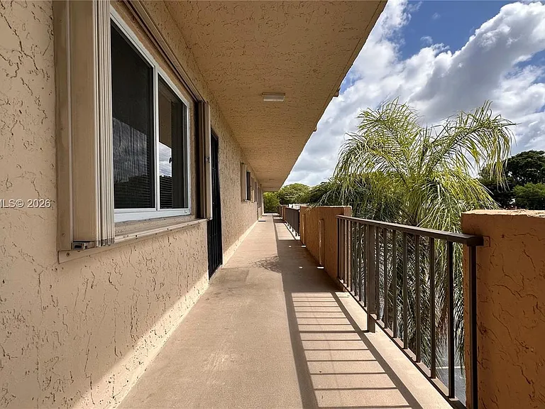 8401 SW 107th Ave #331E — Photo 3
