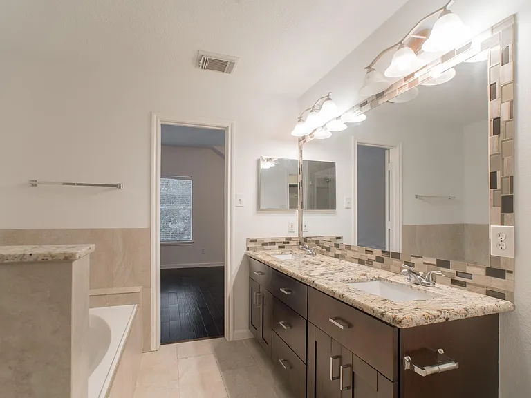 226 Blushwood Pl — Photo 33