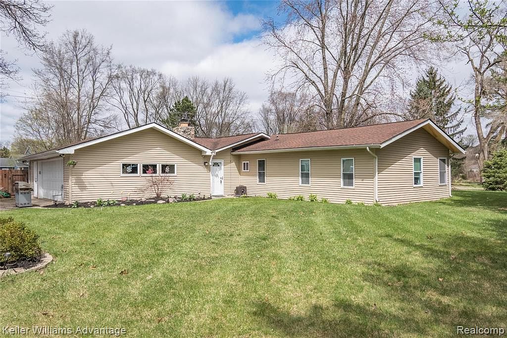 1905 E Oakley Park Rd, Walled Lake, MI 48390 | Zillow