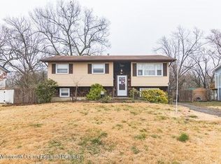 581 Fountain Dr, Toms River, NJ