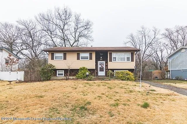 581 Fountain Dr photo 1