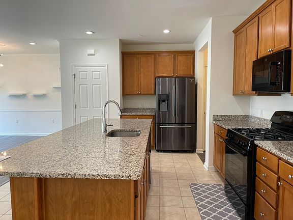 Huge center island, granite countertops.