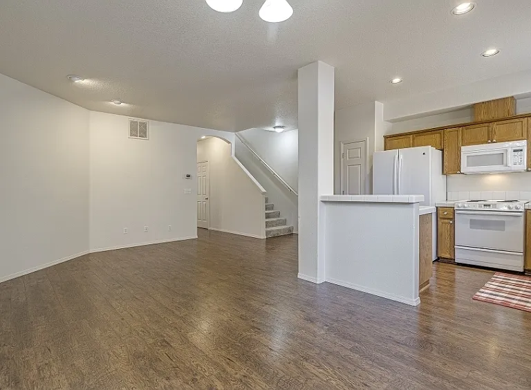 909 SE Sacha Pl — Photo 6
