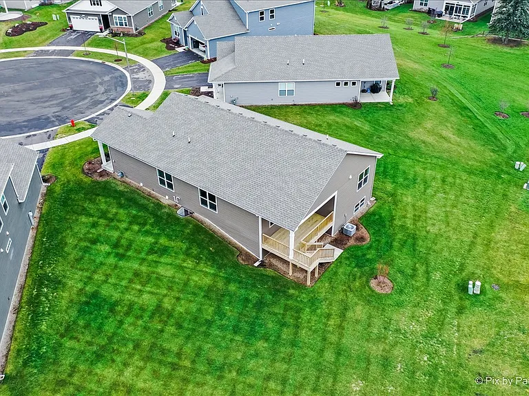 301 Westminster Ct — Photo 56