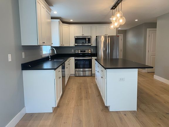 3rd image of 9 Cole St #11