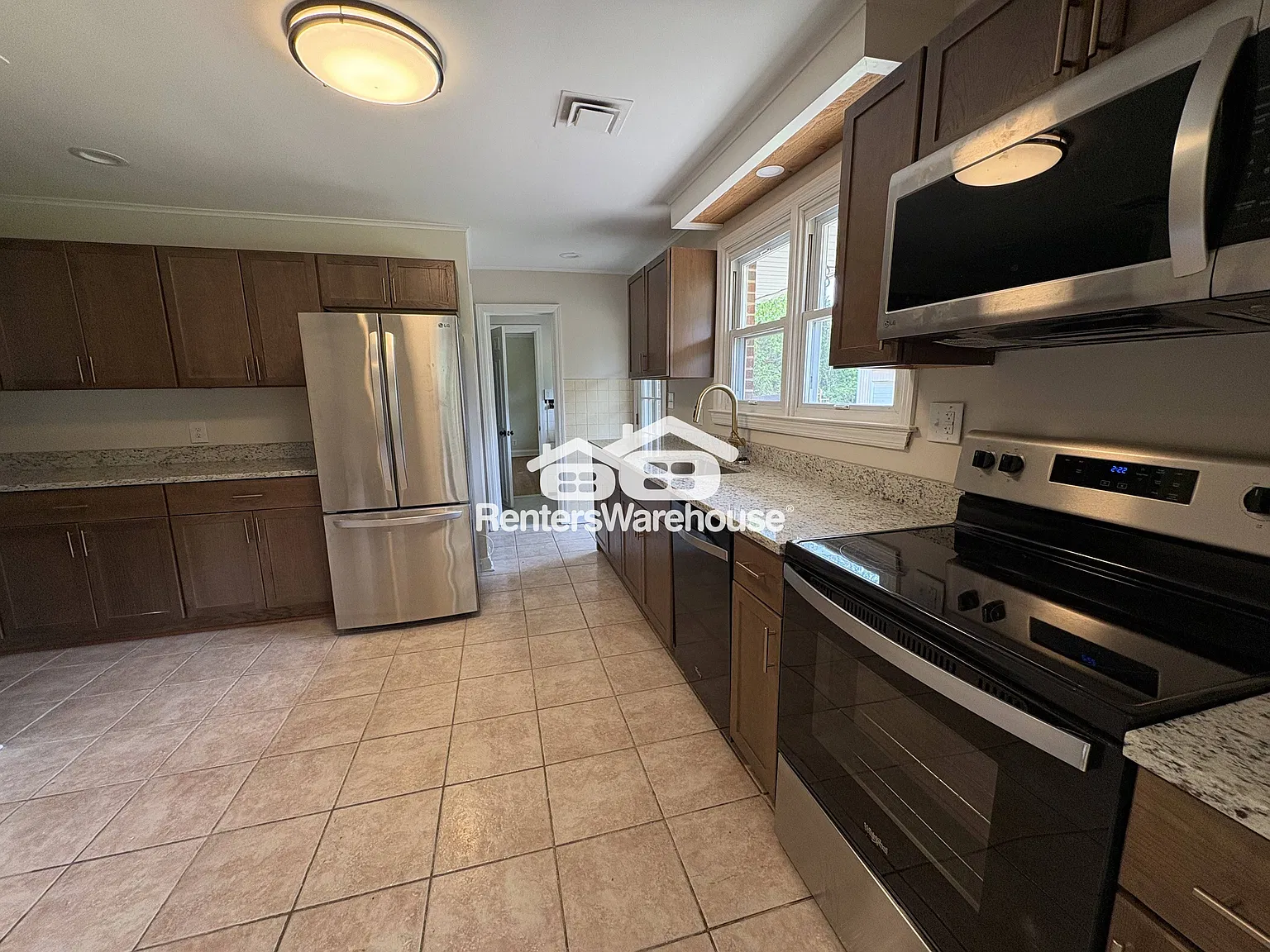 Spacious Pheonix 4BR Ranch Home On 1+ Acre! — Photo 3
