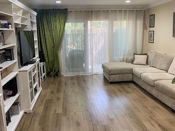 5th image of 18730 Hatteras St #157