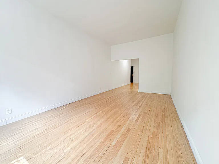 333 E 54th St #4G — Photo 3