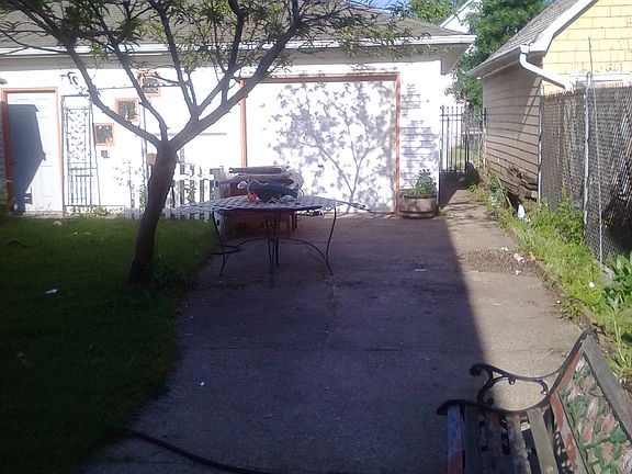 3rd image of 4845 White Oak Ave