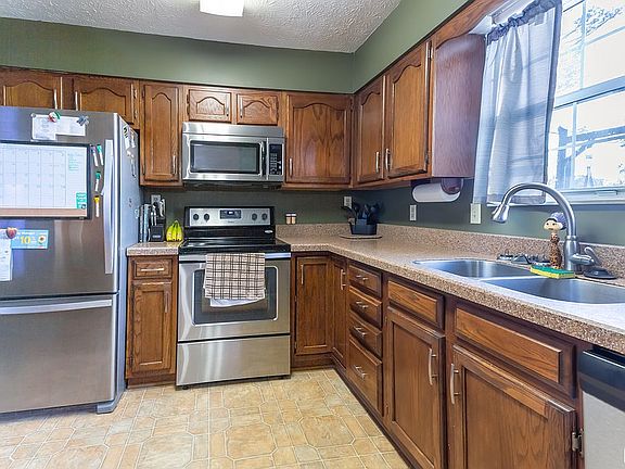 5th image of 1223 Saybrook Ln