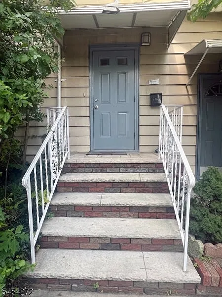 4 bed, $3,600 — Photo 1