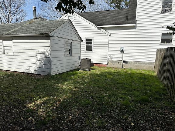 2nd image of 130 N Fir Ave