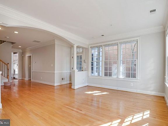 5th image of 1006 Oak Knoll Ter
