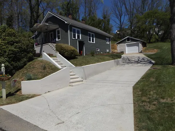 304 Edgewood Dr, Galax, VA 24333