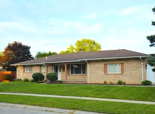 59 Applewood Dr, Oregon, OH 43616