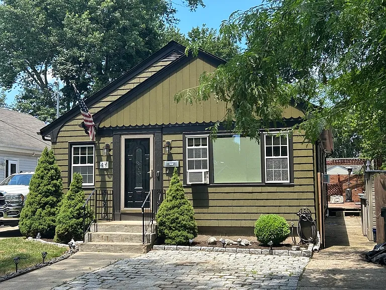 47 Naples Ave — Photo 1