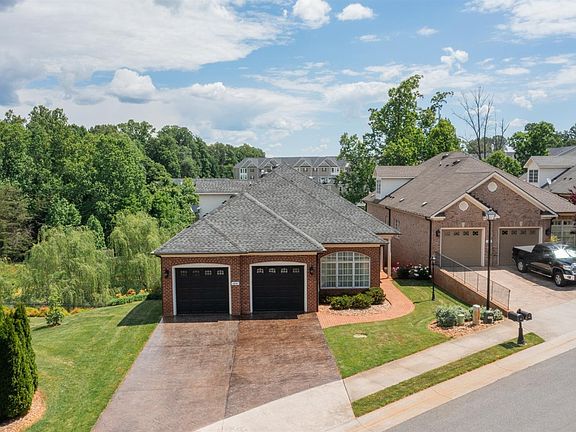5th image of 1081 Governors Ln