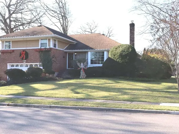197 Rhododendron Drive, Westbury, NY 11590