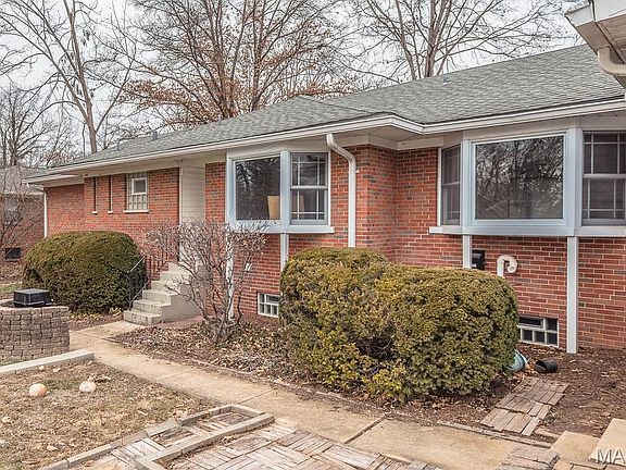 4th image of 28 Woodcrest Dr