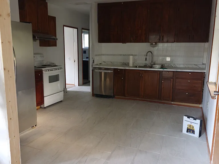 312 W 3rd St — Photo 29